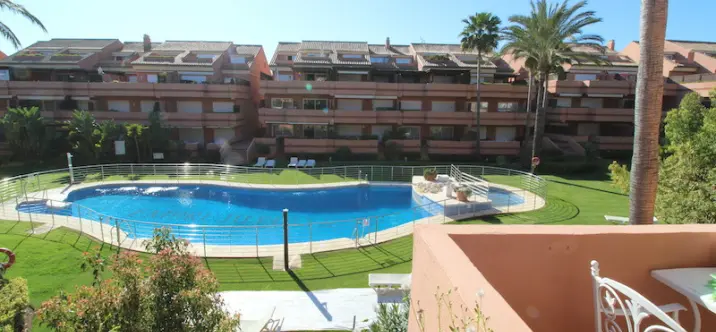 Short-term rent of middle floor apartment in Puerto Banús 0