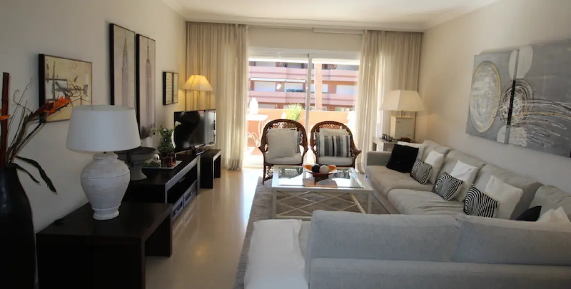 Short-term rent of middle floor apartment in Puerto Banús 3