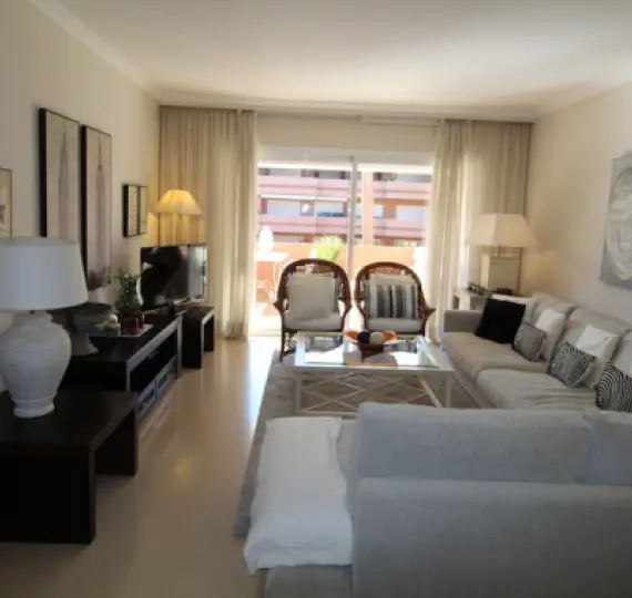 Short-term rent of middle floor apartment in Puerto Banús