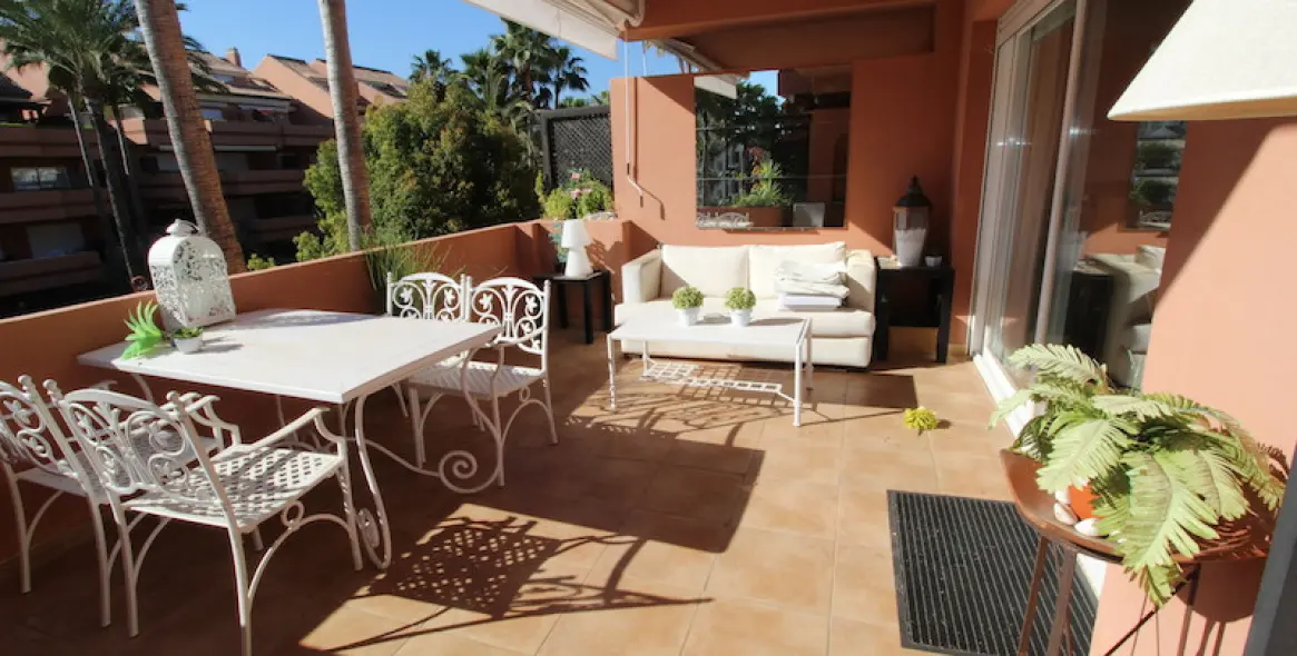 Short-term rent of middle floor apartment in Puerto Banús 8