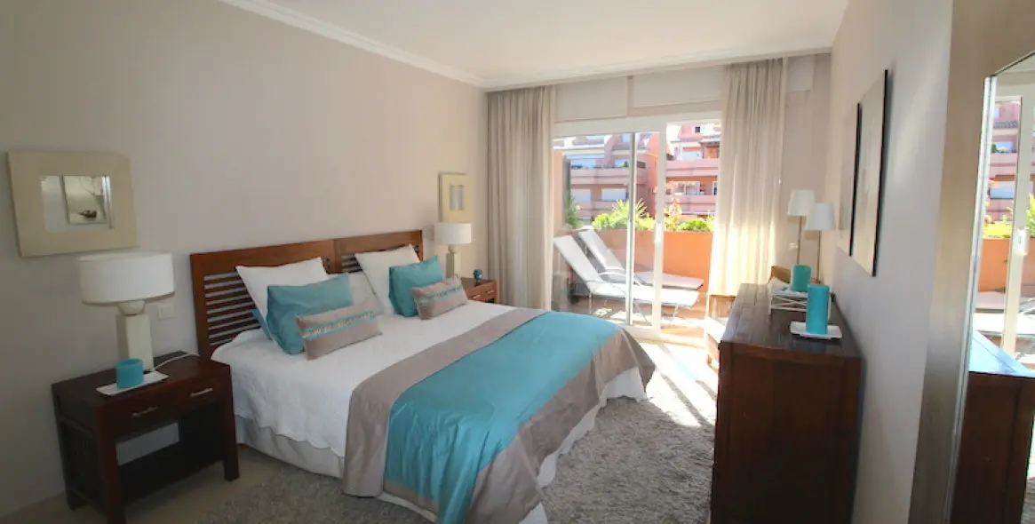 Short-term rent of middle floor apartment in Puerto Banús 11