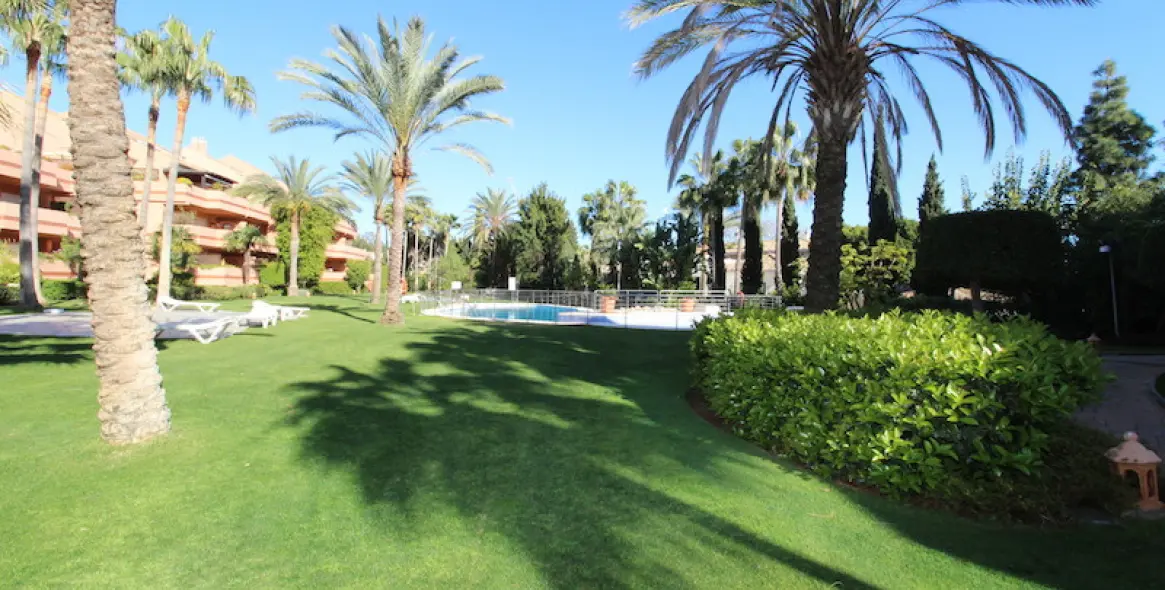 Short-term rent of middle floor apartment in Puerto Banús 12