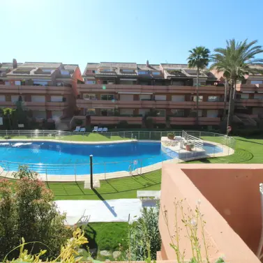 Short-term rent of middle floor apartment in Puerto Banús