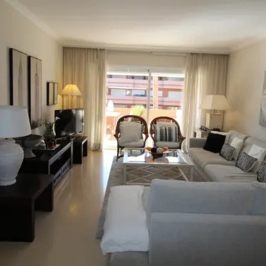 Short-term rent of middle floor apartment in Puerto Banús