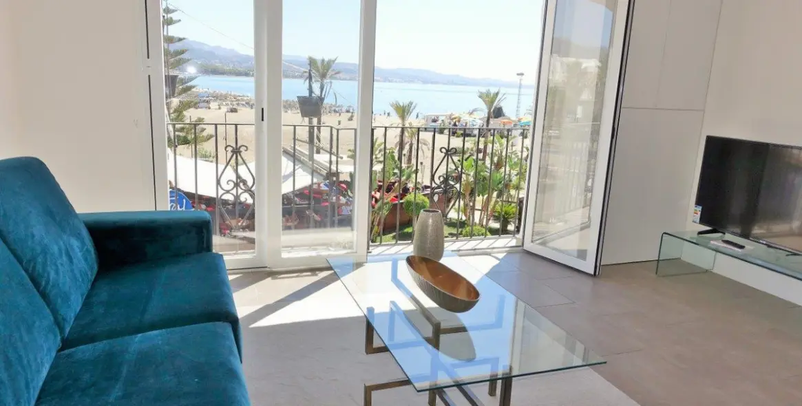 Short-term rent of middle floor apartment in Puerto Banús 2