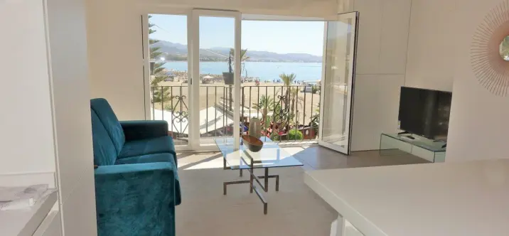 Short-term rent of middle floor apartment in Puerto Banús 2