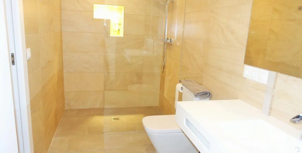 Short-term rent of middle floor apartment in Puerto Banús 5