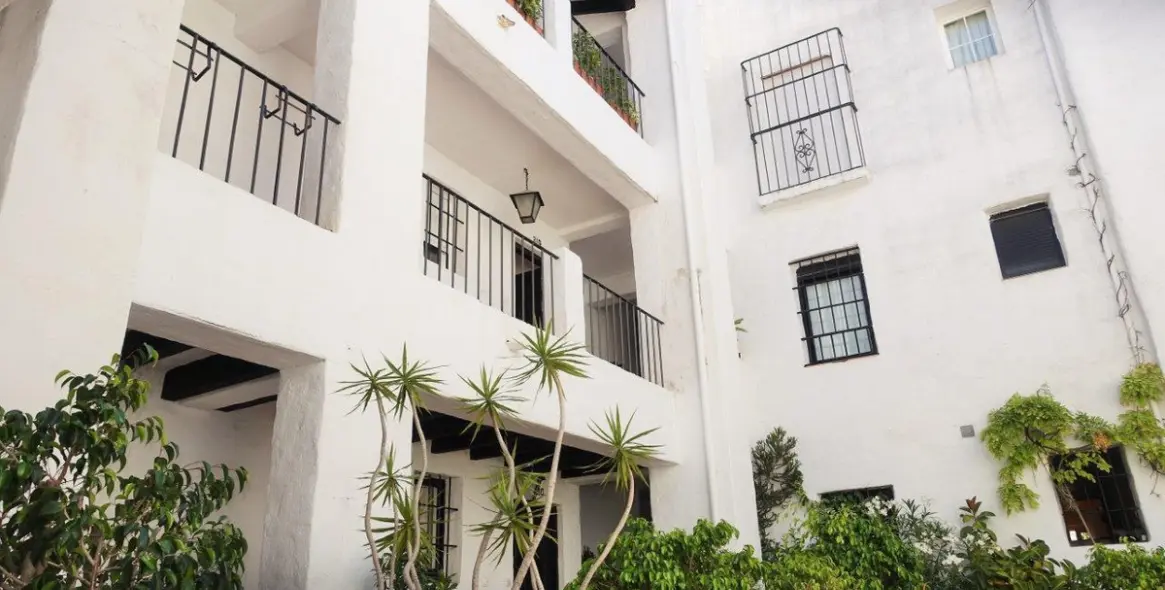 Short-term rent of middle floor apartment in Puerto Banús 13