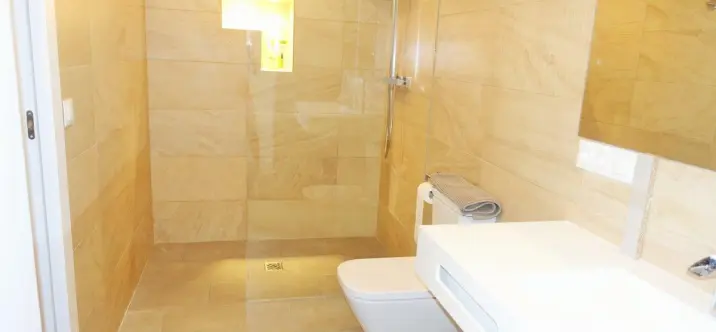 Short-term rent of middle floor apartment in Puerto Banús 4