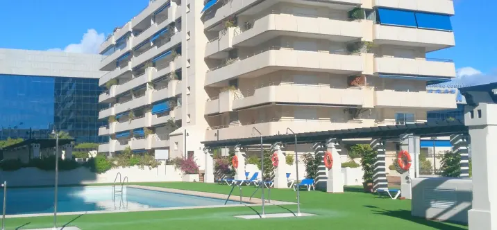 Краткосрочная аренда апартаментов на среднем этаже в Puerto Banús 0