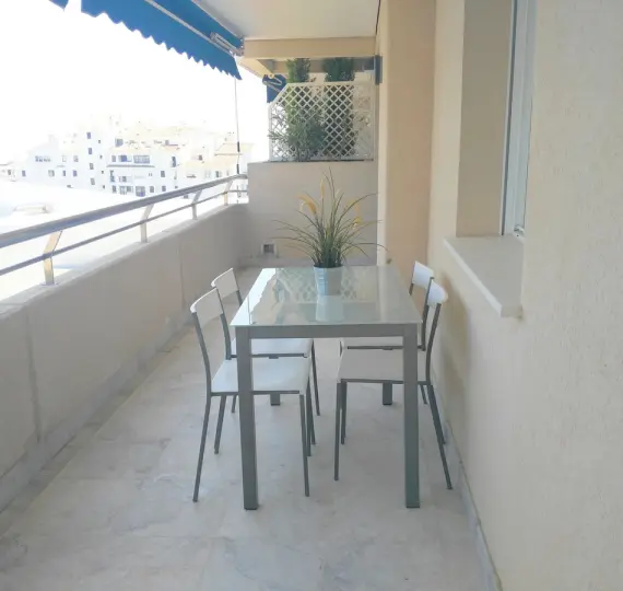 Краткосрочная аренда апартаментов на среднем этаже в Puerto Banús