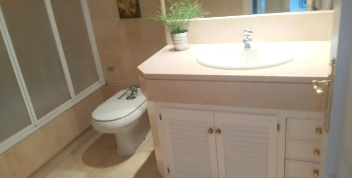 Short-term rent of middle floor apartment in Puerto Banús 6