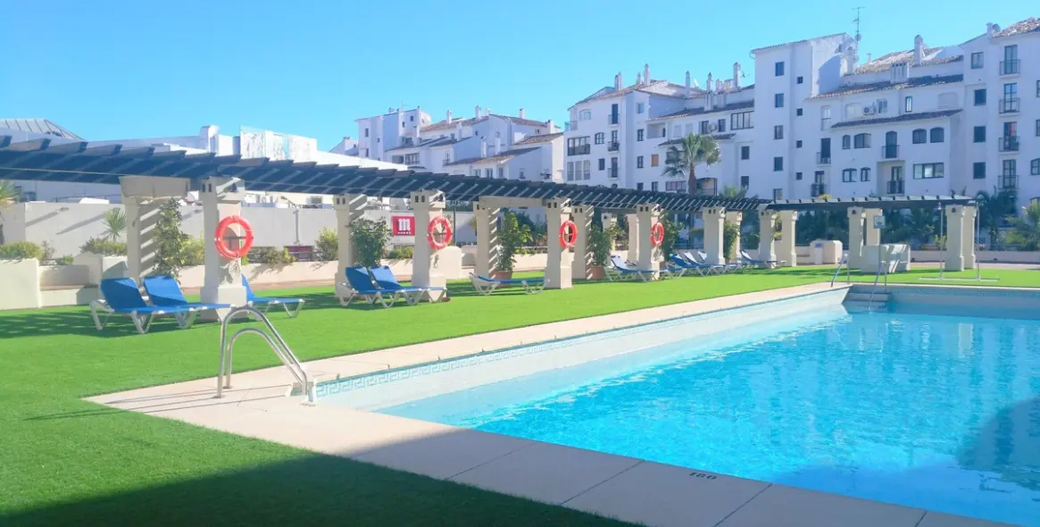 Short-term rent of middle floor apartment in Puerto Banús 14