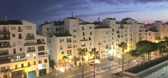 Short-term rent of middle floor apartment in Puerto Banús 0