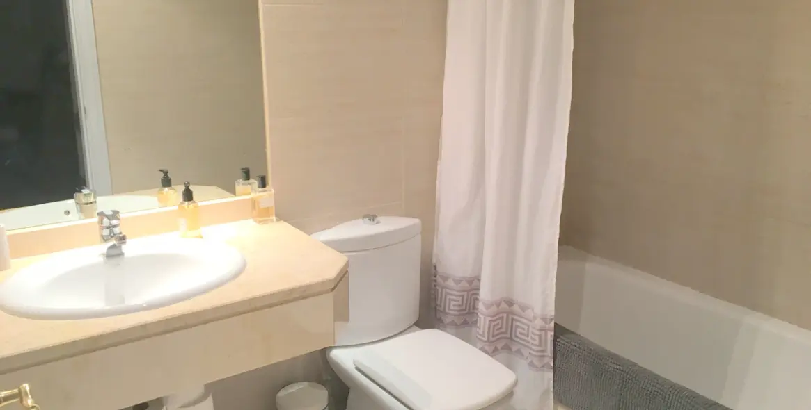Short-term rent of middle floor apartment in Puerto Banús 8
