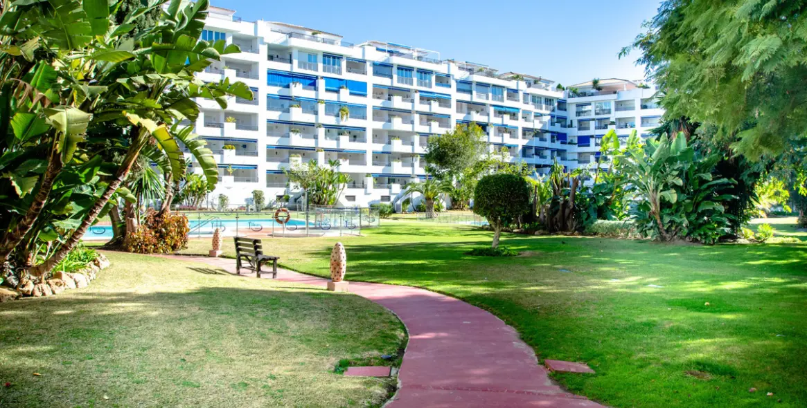 Short-term rent of middle floor apartment in Puerto Banús 1