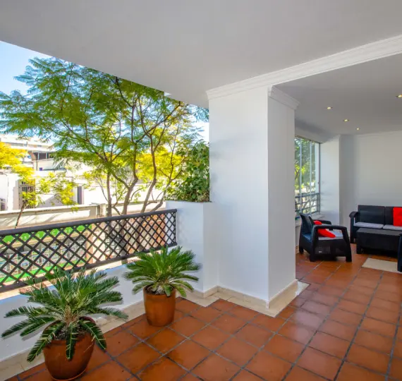 Краткосрочная аренда апартаментов на среднем этаже в Puerto Banús