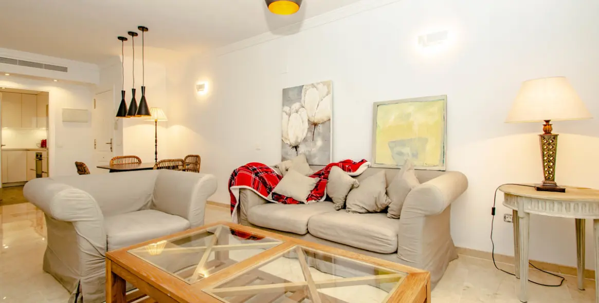 Short-term rent of middle floor apartment in Puerto Banús 3
