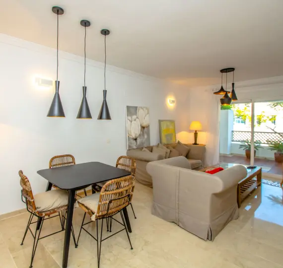 Краткосрочная аренда апартаментов на среднем этаже в Puerto Banús