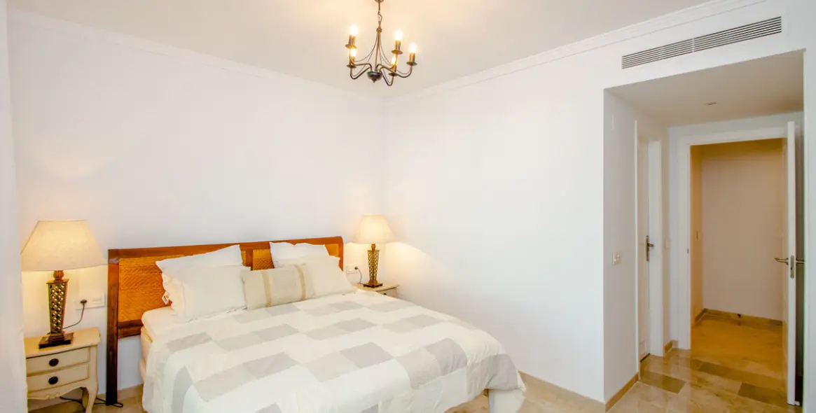 Short-term rent of middle floor apartment in Puerto Banús 9