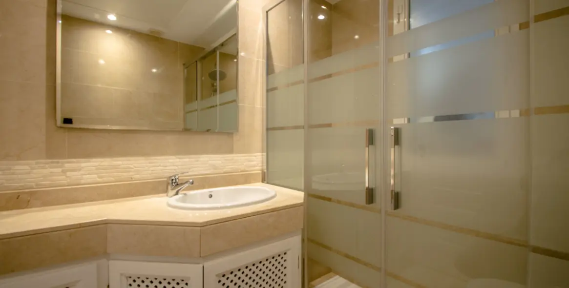 Short-term rent of middle floor apartment in Puerto Banús 10