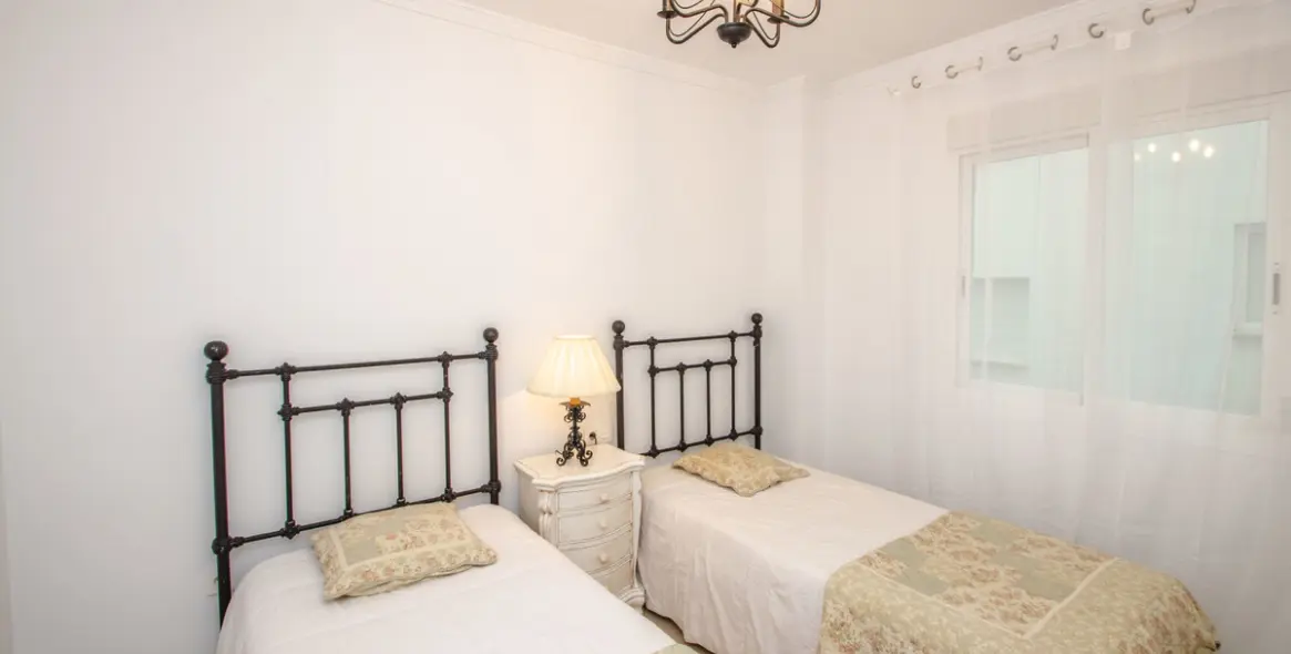 Short-term rent of middle floor apartment in Puerto Banús 11