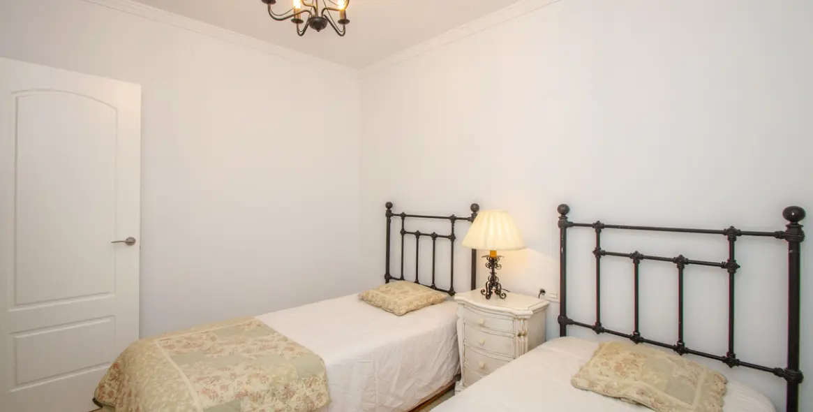 Short-term rent of middle floor apartment in Puerto Banús 12