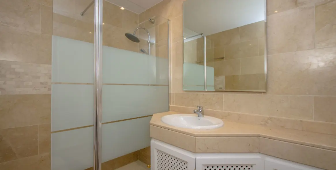 Short-term rent of middle floor apartment in Puerto Banús 13