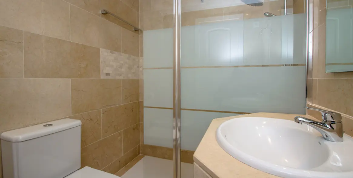 Short-term rent of middle floor apartment in Puerto Banús 18