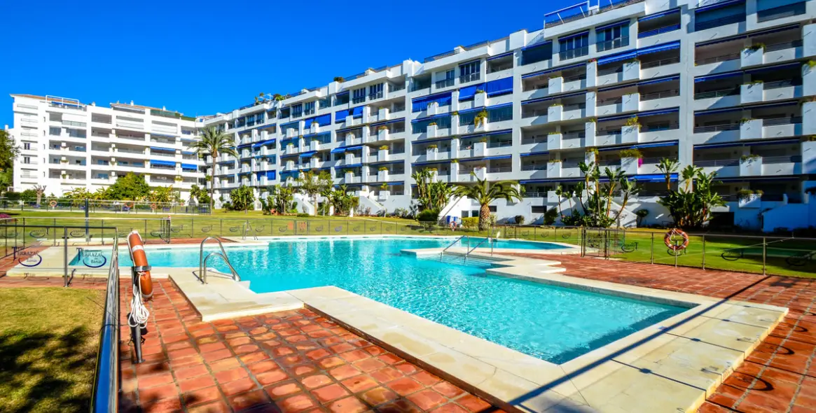 Short-term rent of middle floor apartment in Puerto Banús 20