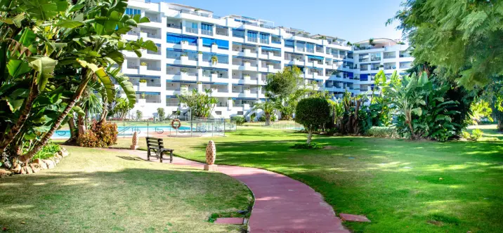 Short-term rent of middle floor apartment in Puerto Banús 0