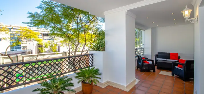 Short-term rent of middle floor apartment in Puerto Banús 1