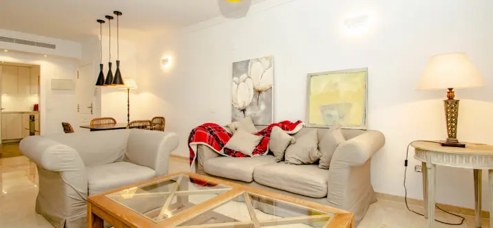 Short-term rent of middle floor apartment in Puerto Banús 2