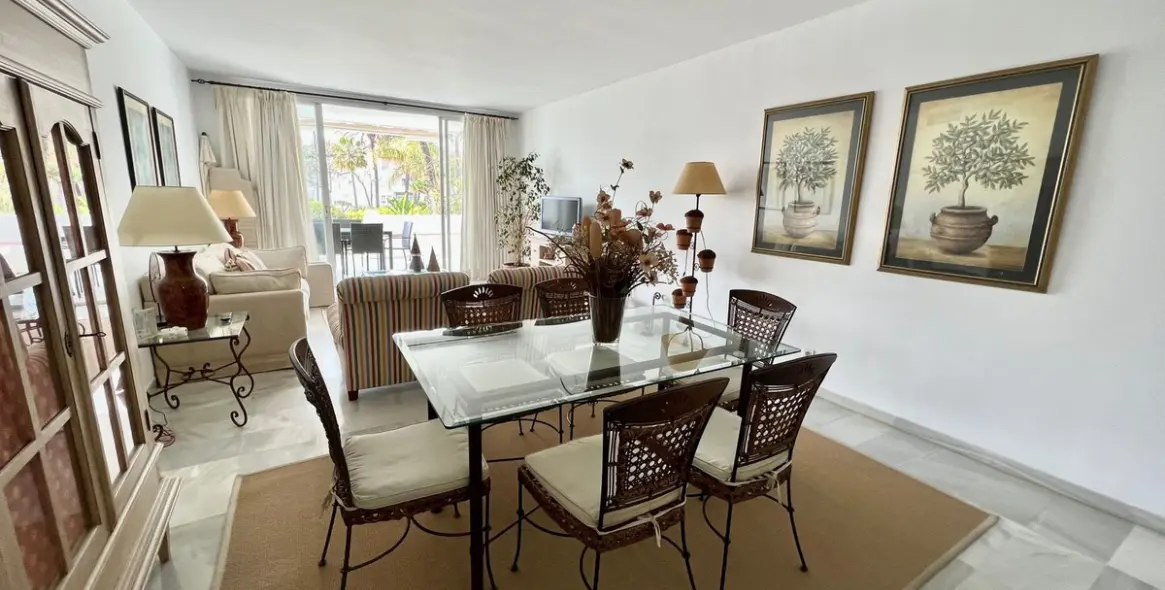 Short-term rent of middle floor apartment in Estepona 2