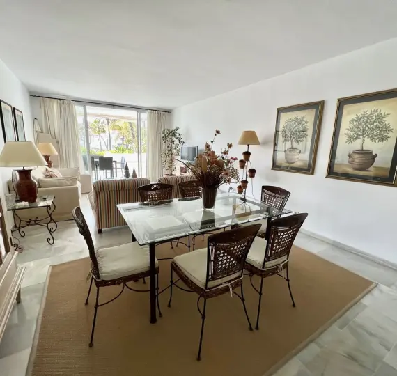 Short-term rent of middle floor apartment in Estepona