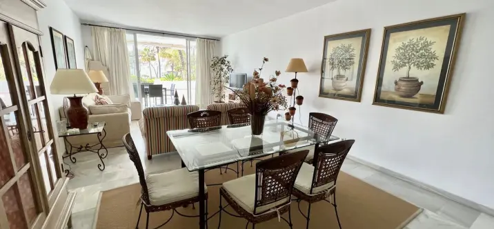 Short-term rent of middle floor apartment in Estepona 1