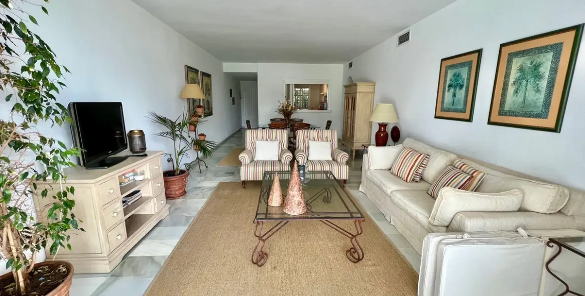 Short-term rent of middle floor apartment in Estepona 3