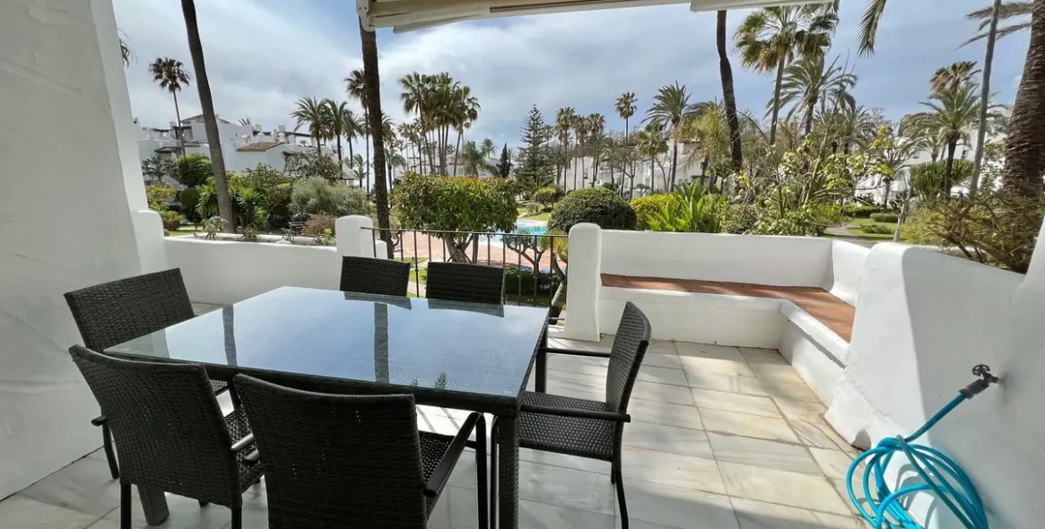 Short-term rent of middle floor apartment in Estepona 4