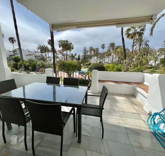 Short-term rent of middle floor apartment in Estepona