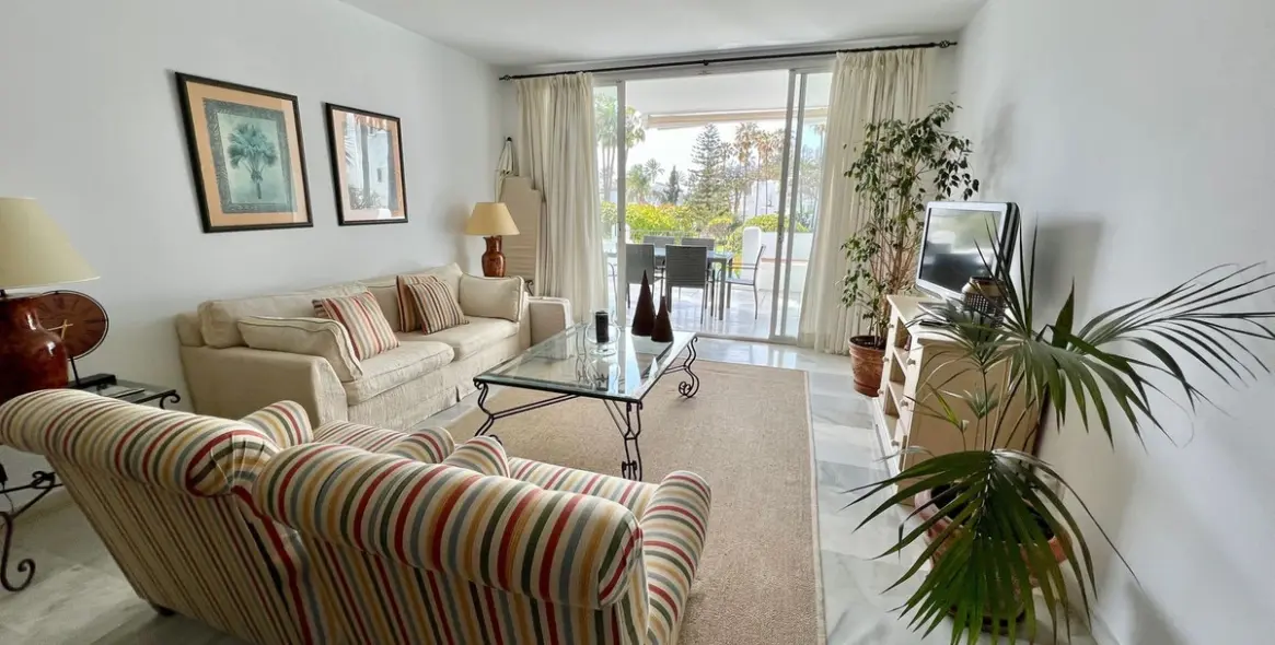 Short-term rent of middle floor apartment in Estepona 6