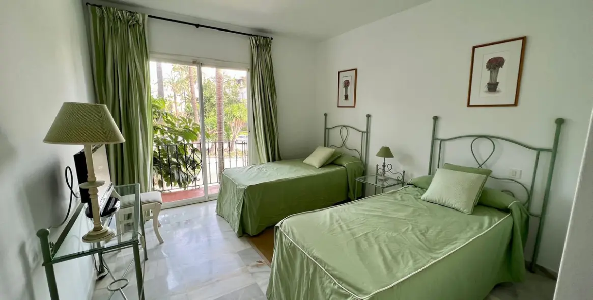 Short-term rent of middle floor apartment in Estepona 7