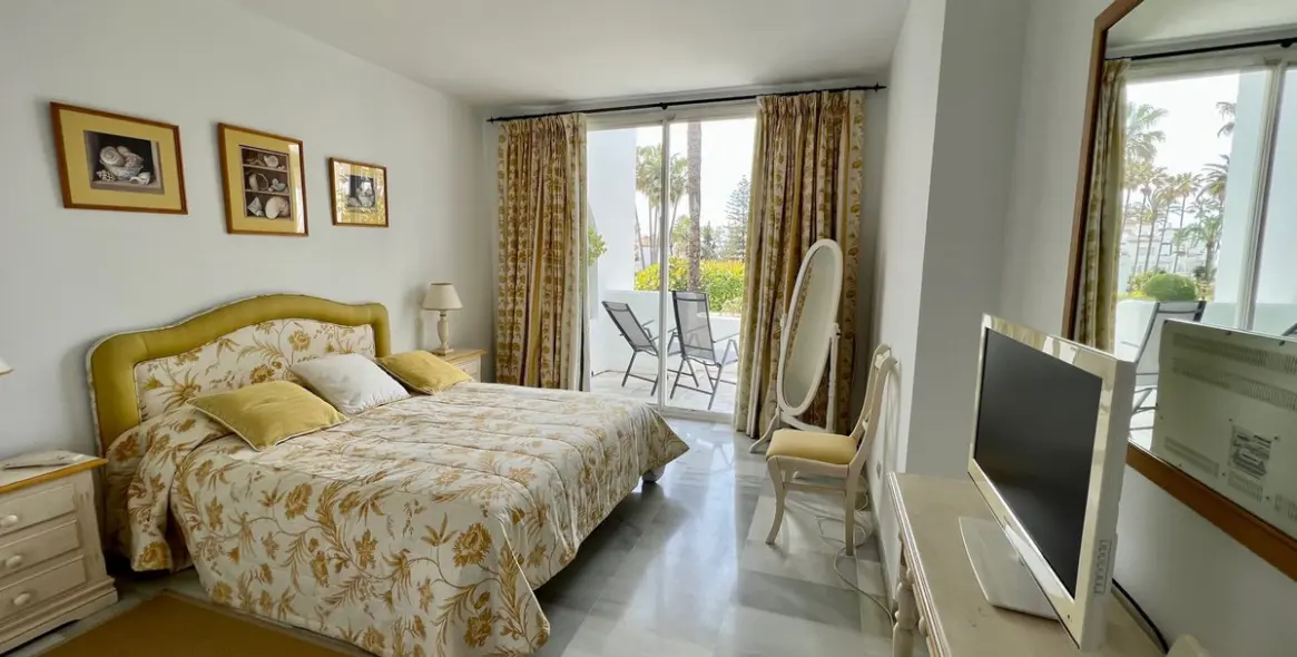 Short-term rent of middle floor apartment in Estepona 8