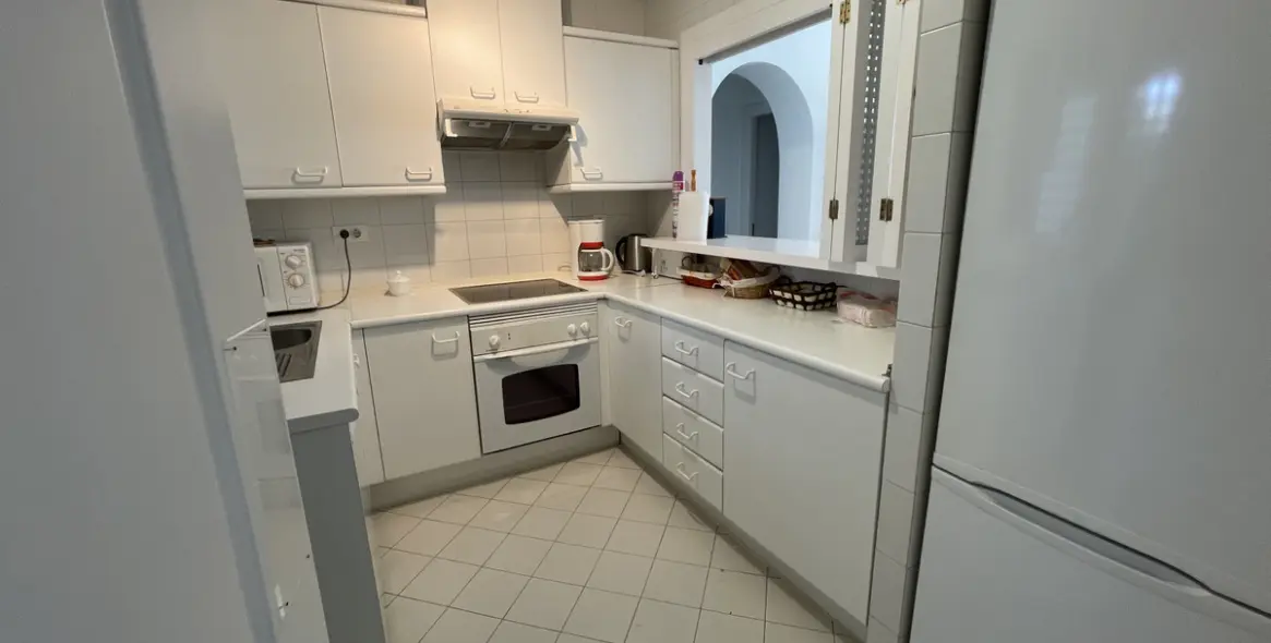 Short-term rent of middle floor apartment in Estepona 9