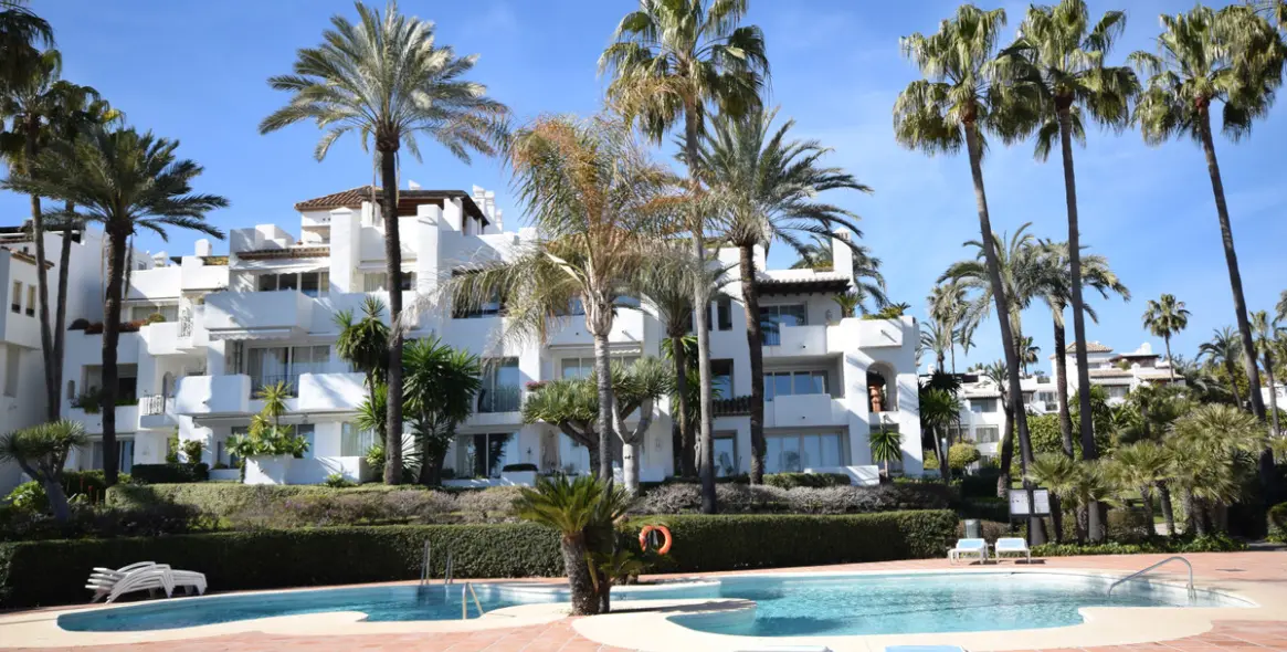 Short-term rent of middle floor apartment in Estepona 11