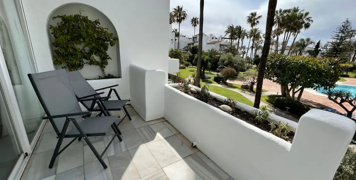 Short-term rent of middle floor apartment in Estepona 15