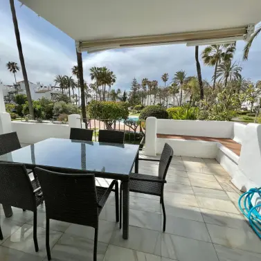 Краткосрочная аренда апартаментов на среднем этаже в Estepona