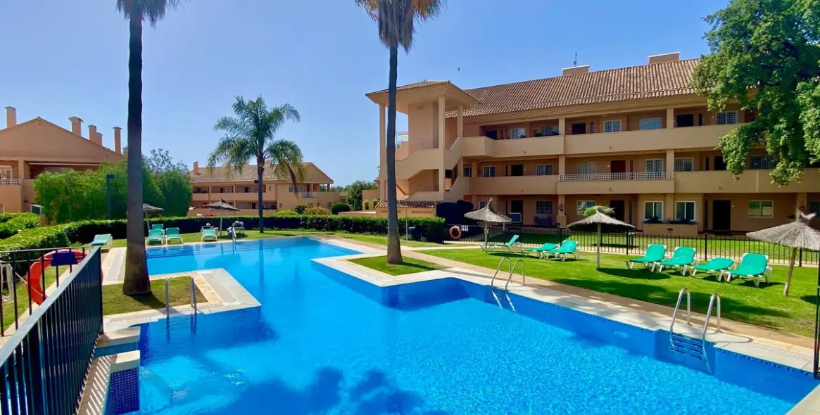 Short-term rent of middle floor apartment in Marbella 2