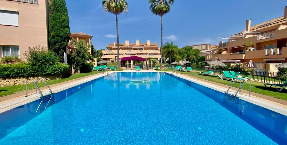 Краткосрочная аренда апартаментов на среднем этаже в Marbella 1