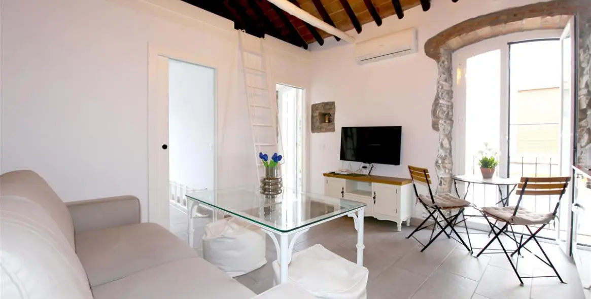 Short-term rent of penthouse in Estepona 4