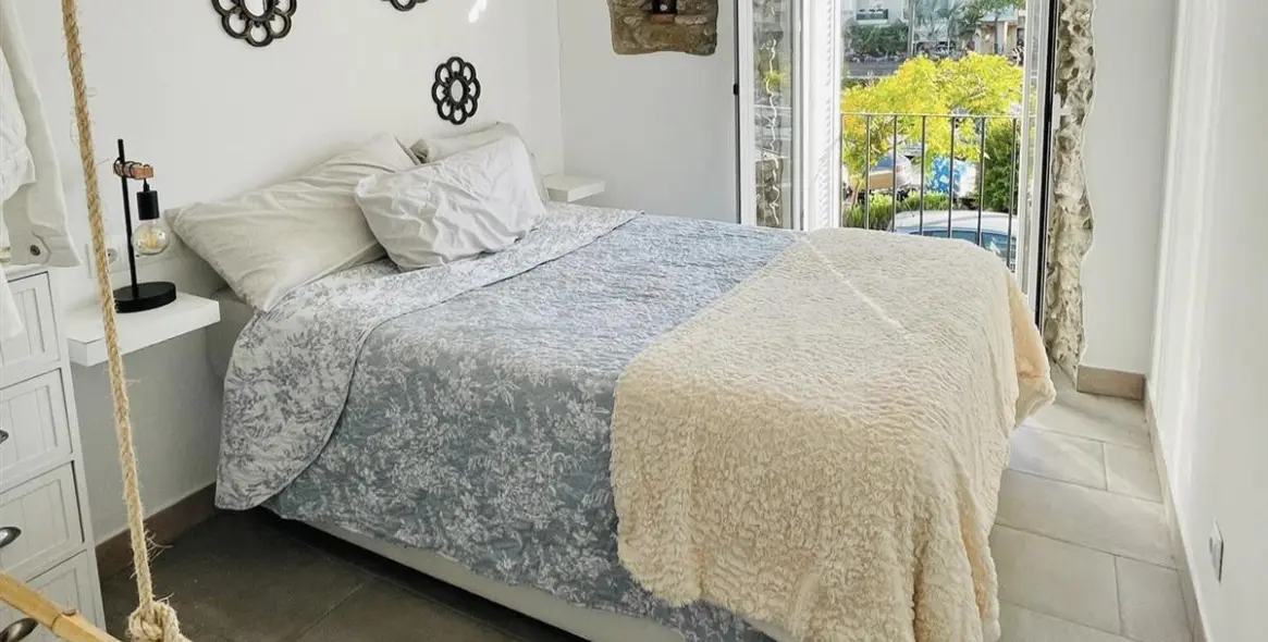 Short-term rent of penthouse in Estepona 11